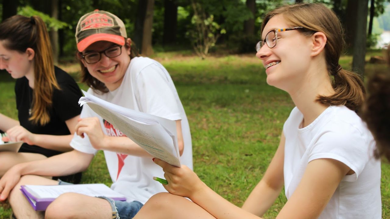 image of young actors at a Traveling Players Ensemble theatre sleepaway camp