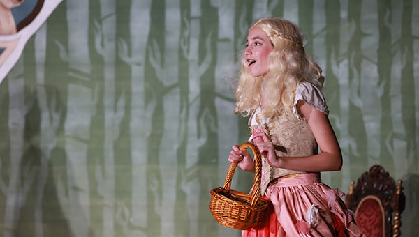 image of young actors at Traveling players theatre camp